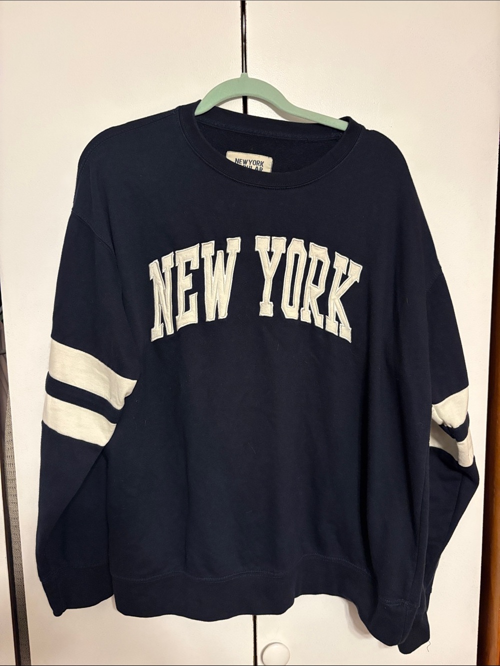 New York Popular Graphic Crewneck Sweatshirt in Navy with White Stripes